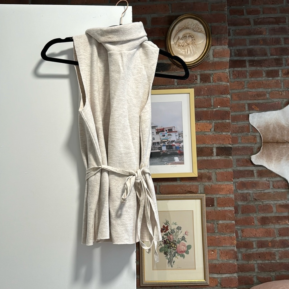 Sleeveless Turtleneck